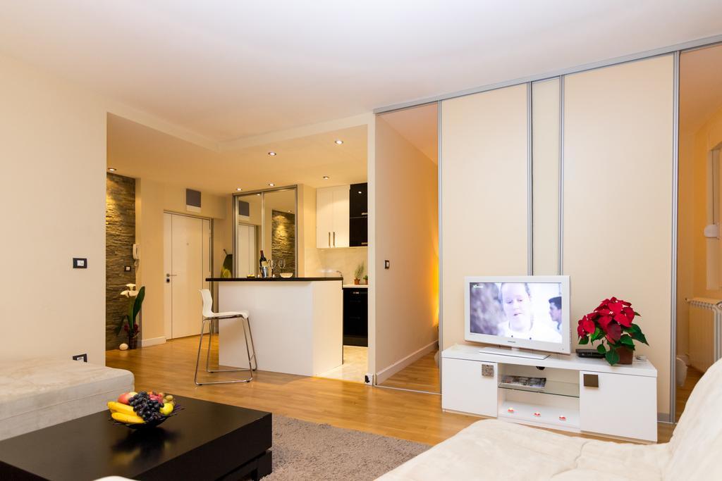 Slavija Square Apartments Belgrade Room photo